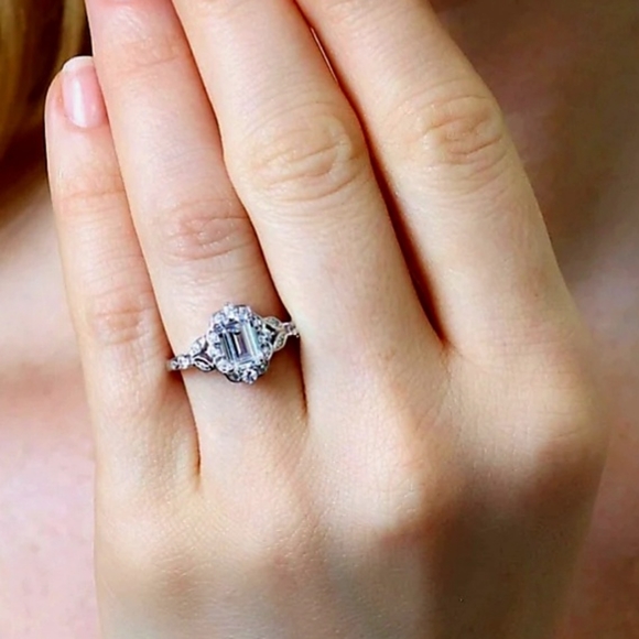 ❤️ ELLA ENG RING - Picture 2 of 6